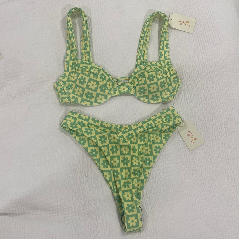 NWT Aurelle swim top and bottom. Both size medium